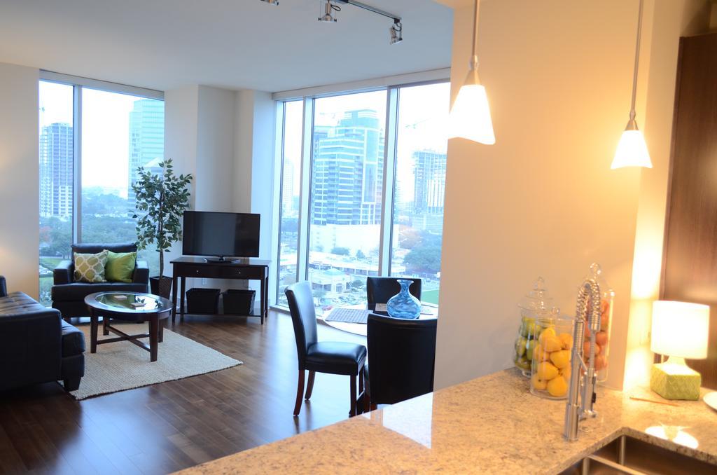 Hanover Post Oak Apartment Houston Room photo