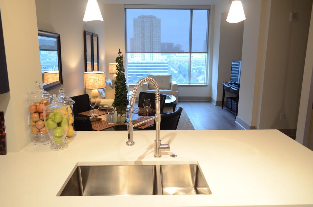Hanover Post Oak Apartment Houston Room photo
